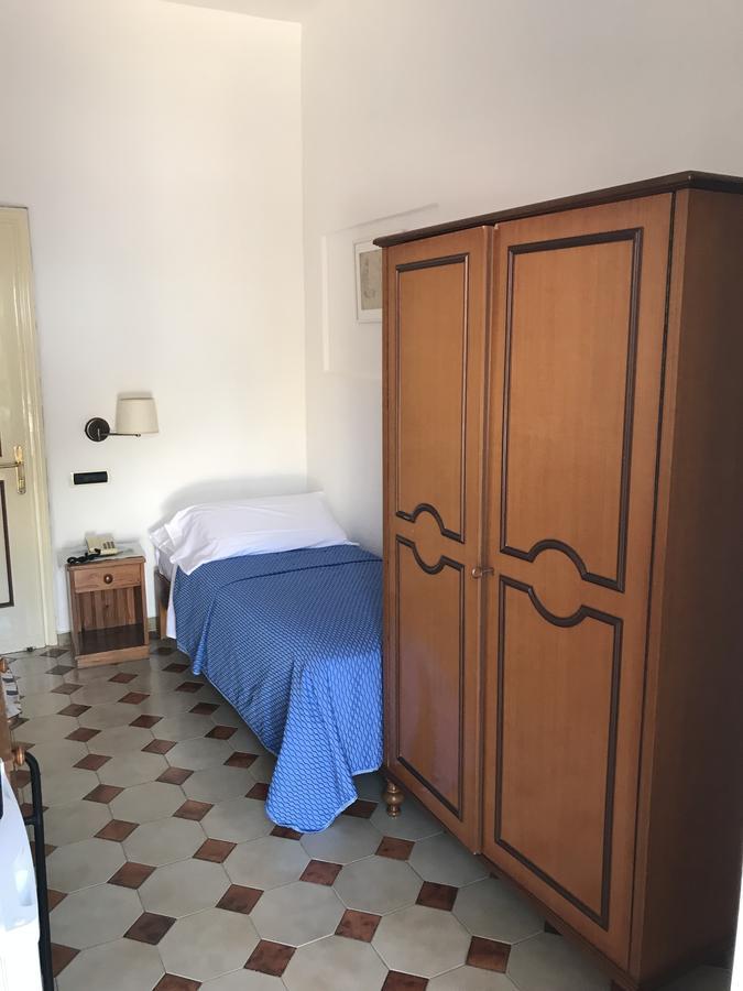Hotel Villa Antonio イスキア島 エクステリア 写真